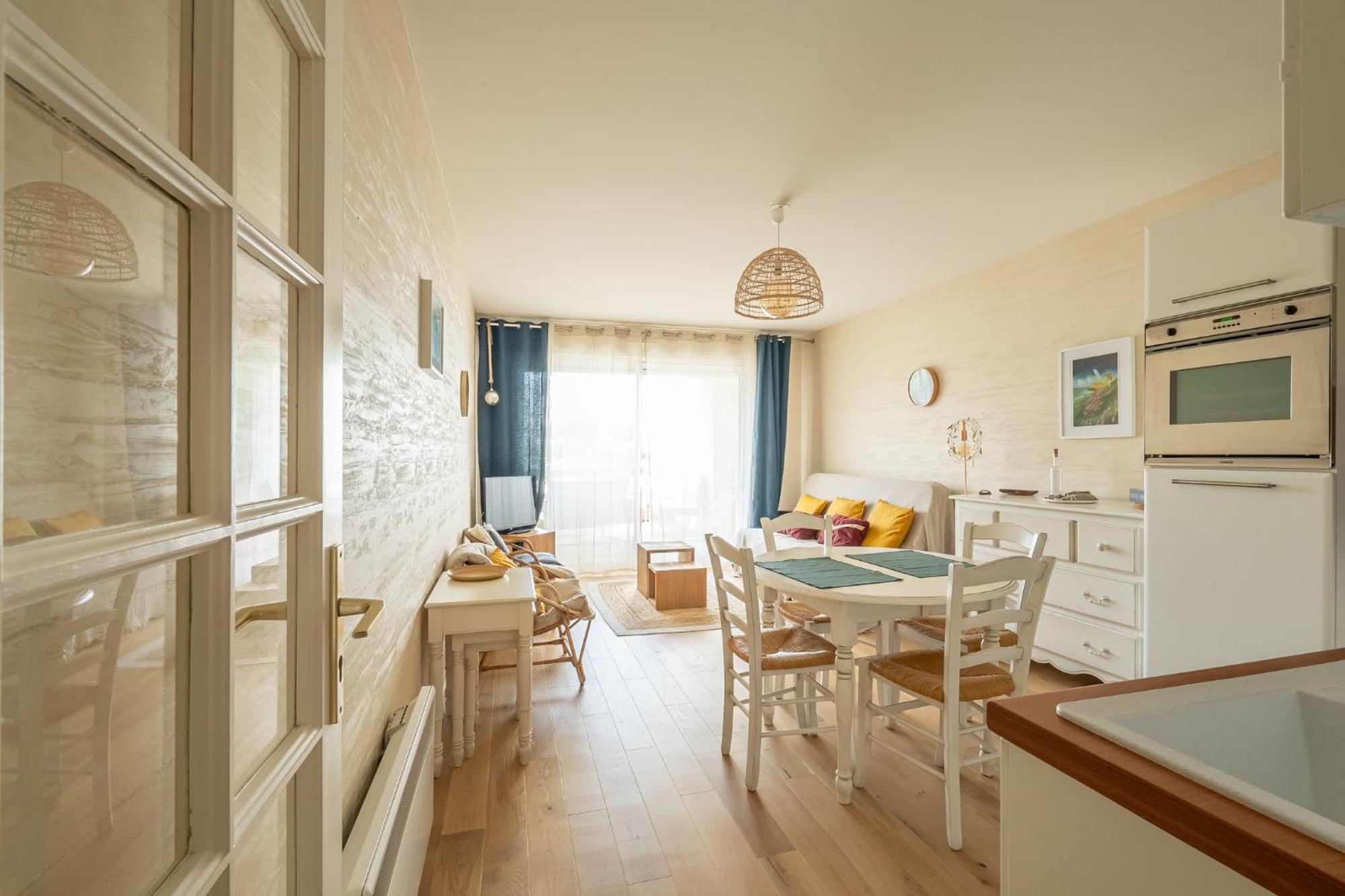 Agreable Appartement Et Terrasse A 2 Pas De La Mer วีเมอเรอ ภายนอก รูปภาพ