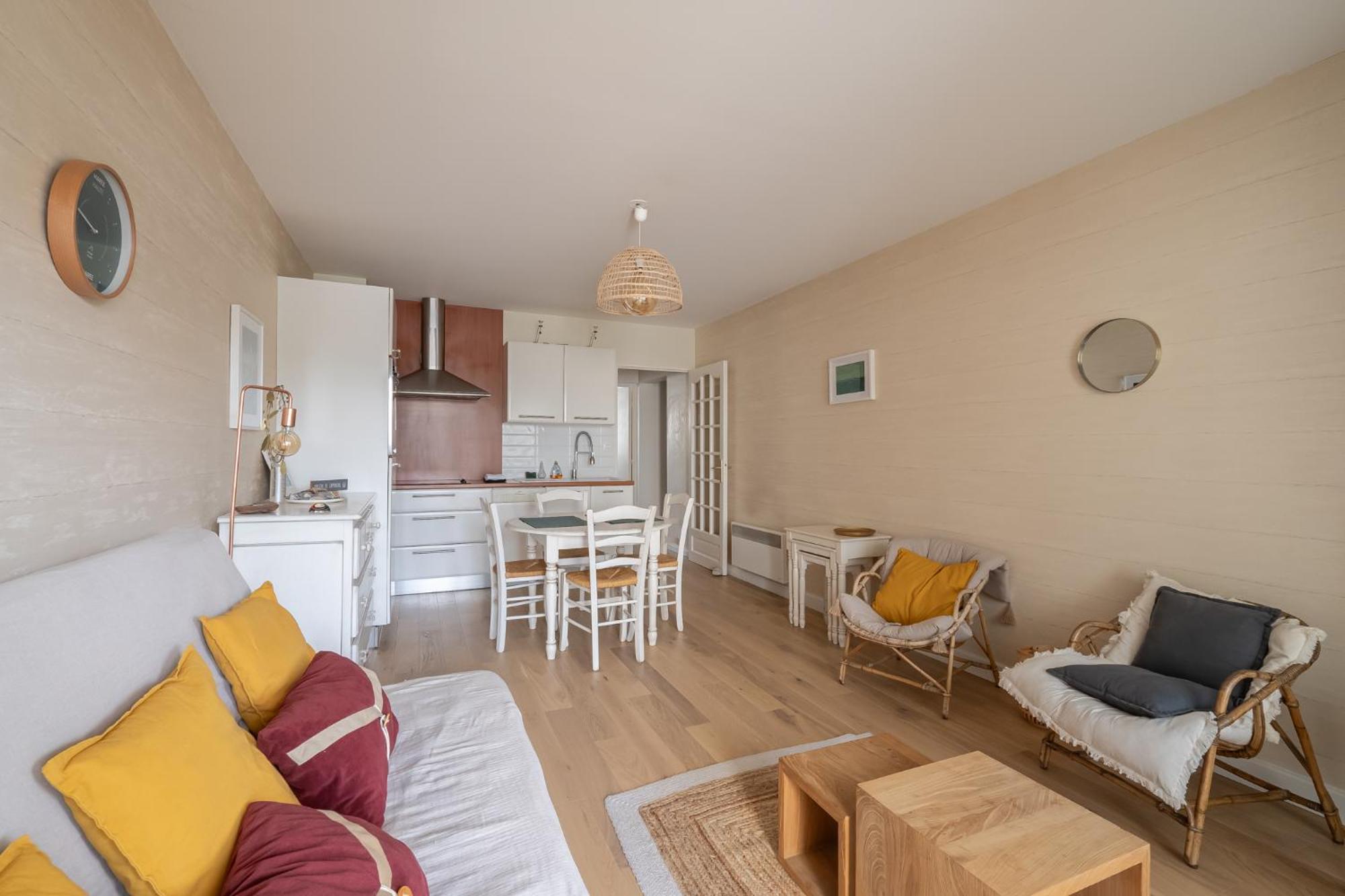Agreable Appartement Et Terrasse A 2 Pas De La Mer วีเมอเรอ ภายนอก รูปภาพ